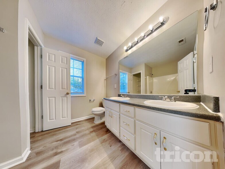 Building Photo - 15 Thrasher Rd