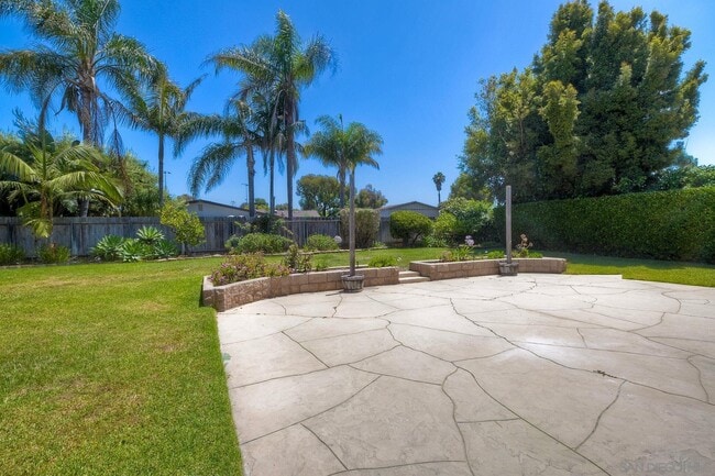Building Photo - 1729 Lahoud Dr