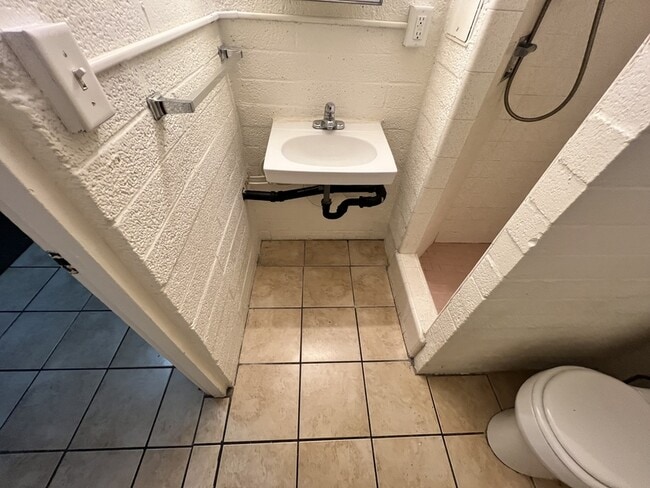 Building Photo - 1643 S State St