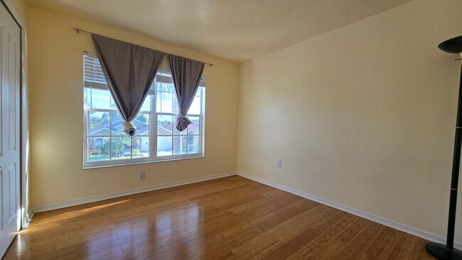 Building Photo - 1241 Vinetree Dr