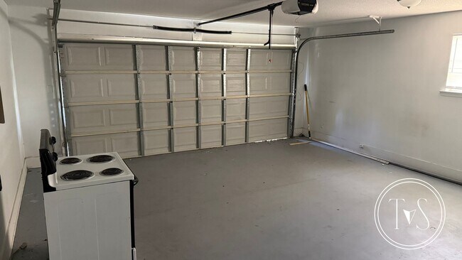 Building Photo - 133 Runaway Point Rd