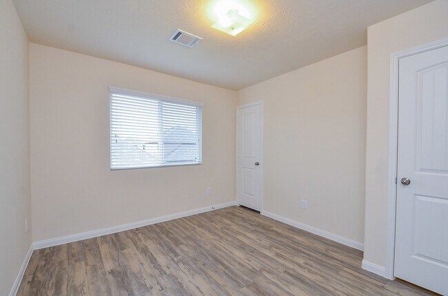 Building Photo - 24226 Ravenna Oaks Ct