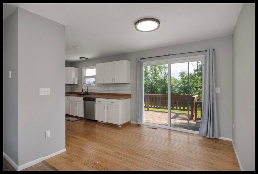 Building Photo - 1585 Valley Forge Rd