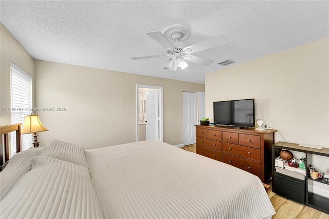 Building Photo - 1552 Zenith Way