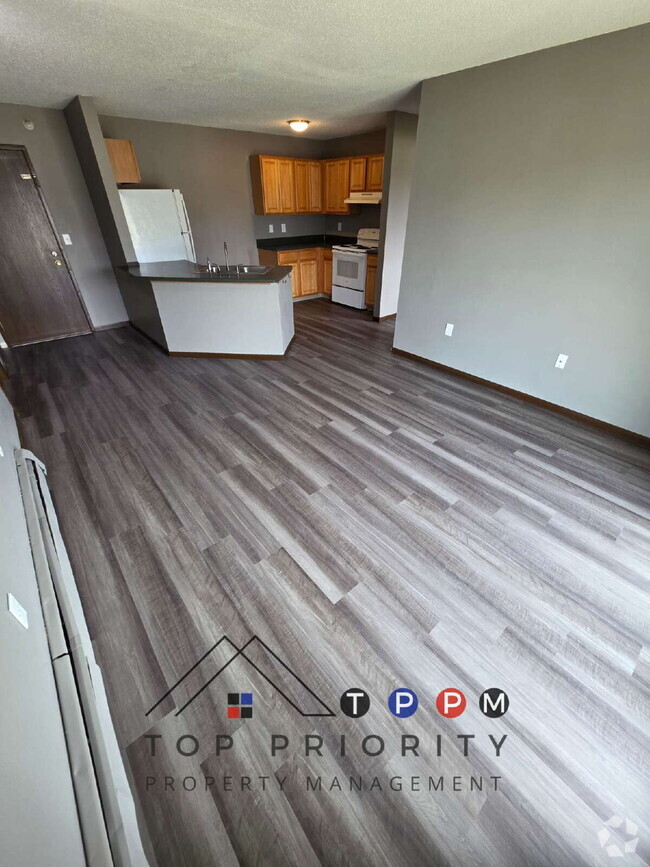 Building Photo - 3 Bedroom | 2 Bathroom Unit Available RIGH...