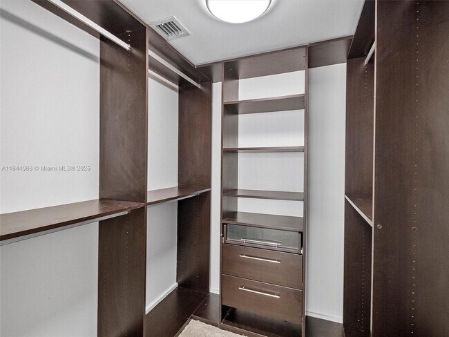 Building Photo - 475 Brickell Ave