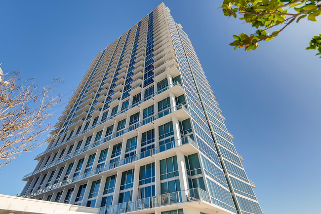 Building Photo - The VUE at Lake Eola