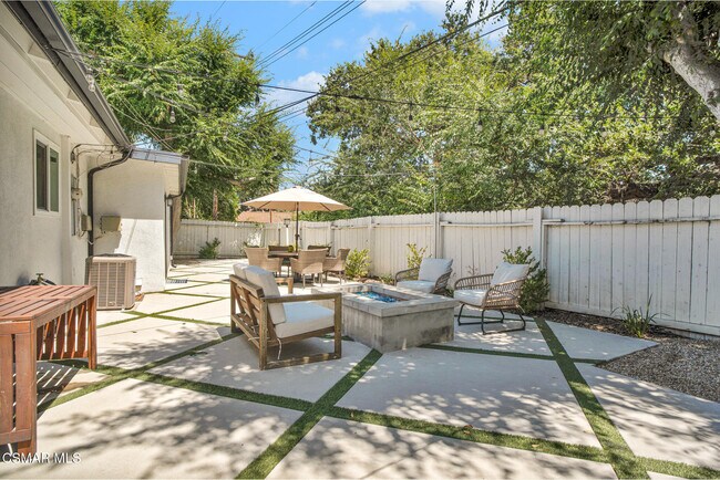 Building Photo - 1160 Alamos Dr