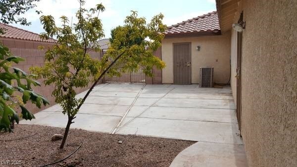Building Photo - 5017 Vista Loma Way