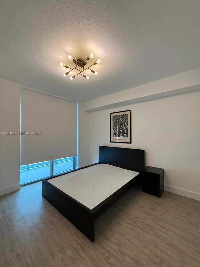 Building Photo - 1111 SW 1st Ave