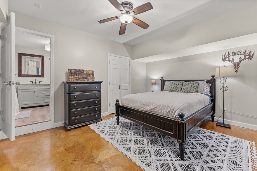 Building Photo - 9711 Pine Point Dr