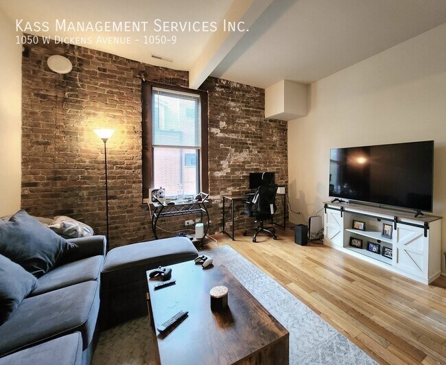 Building Photo - 1050 W Dickens Ave