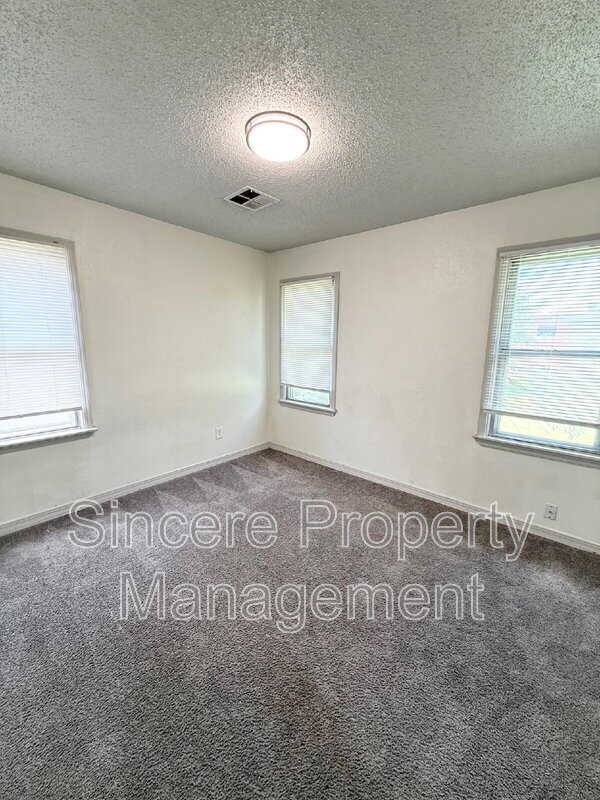 Building Photo - 9313 Mahler Pl