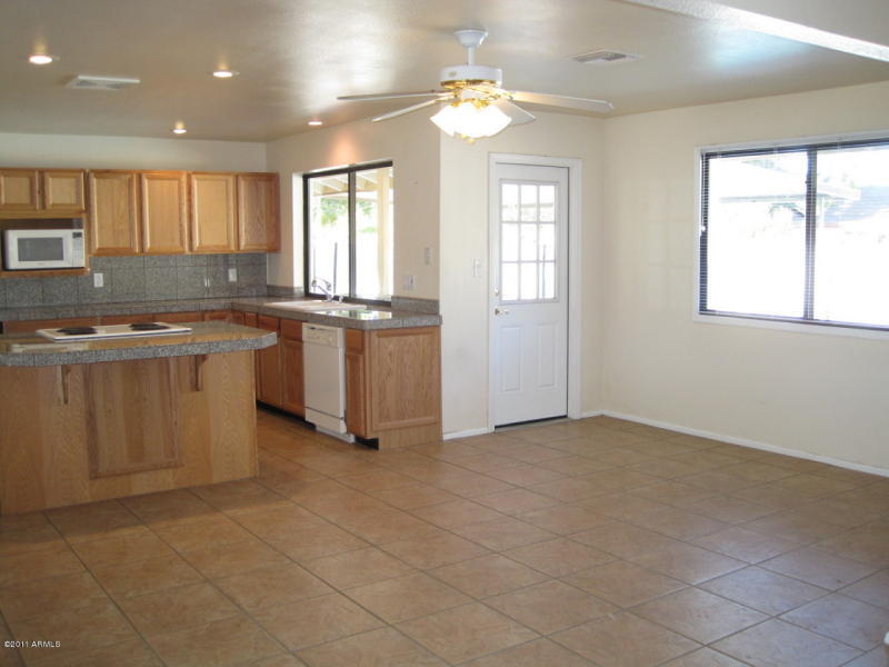 Building Photo - 2163 E Manhatton Dr