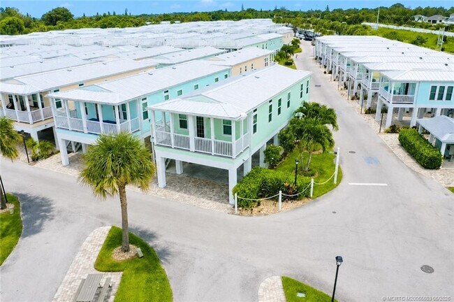 Building Photo - 252 NE Ebbtide Way