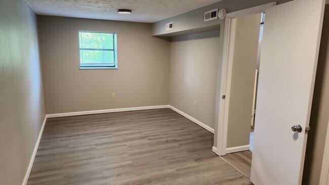 Building Photo - Nice Split Level Home- Ready for you to Call Home Today!