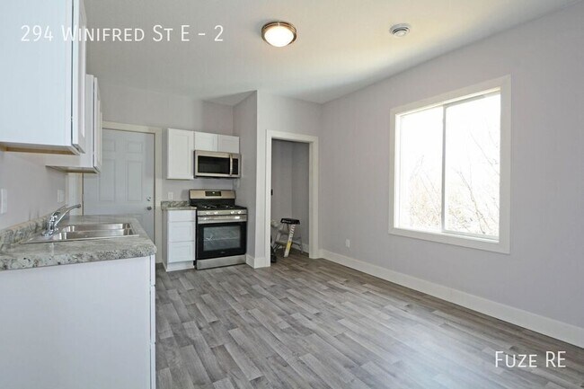 Building Photo - 294 Winifred St E