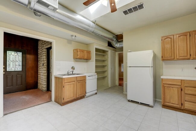 Building Photo - 4405 Barrow Ave