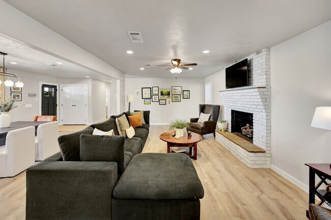 Building Photo - 715 Shell Ave