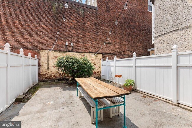 Building Photo - 114 Diamond St