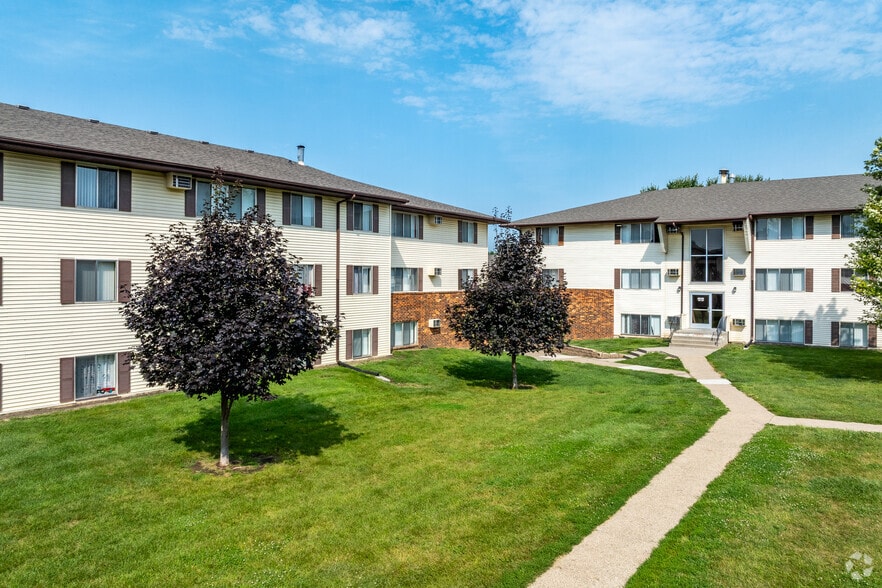 Primary Photo - Prairie Woods Apartments