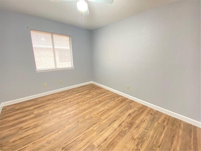 Building Photo - 16916 Dorman Dr