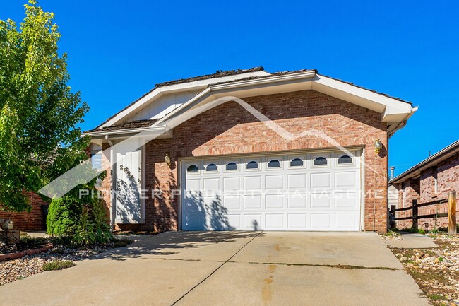 Building Photo - Spacious Home with Central AC and Gas Fireplace