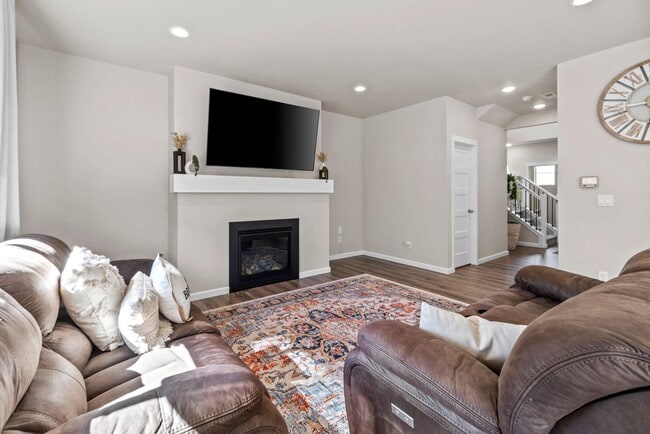 Building Photo - Beautiful 4 bedroom home