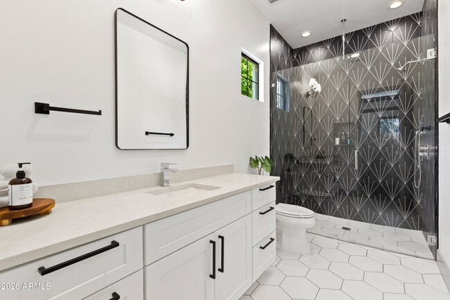 Building Photo - 2912 E Pierson St