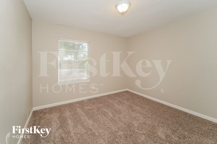 Building Photo - 710 Canary Cir