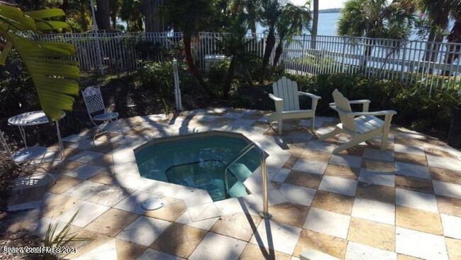 Building Photo - 225 S Tropical Trail