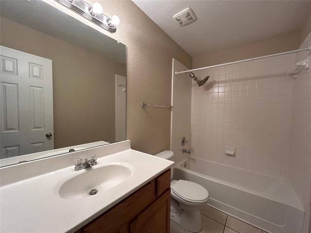 Building Photo - 205 Carriage Dr