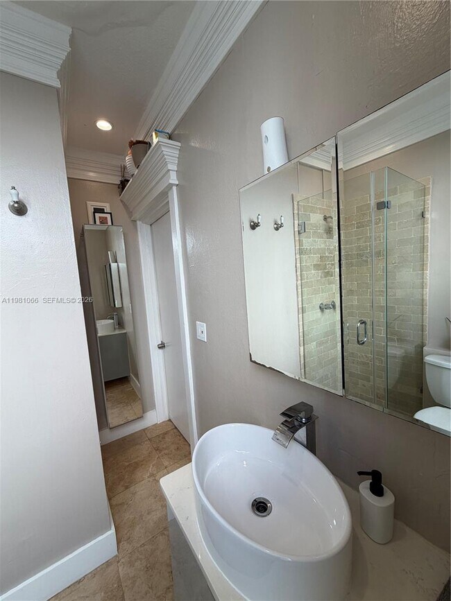 Building Photo - 119 Menores Ave
