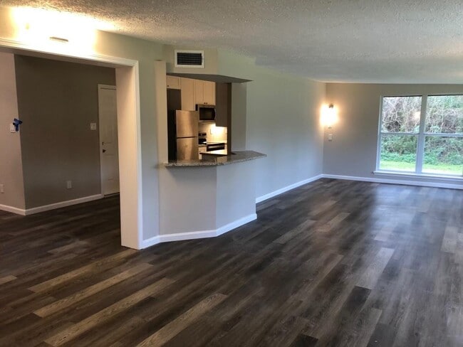 Building Photo - 24803 Hickory Hill Rd