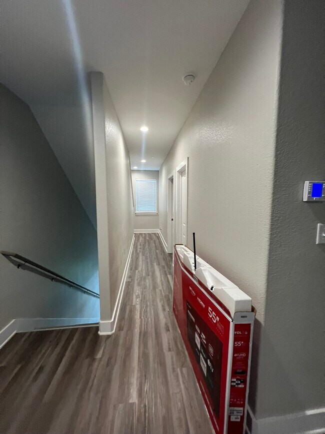 Building Photo - 710 Vassar Ct