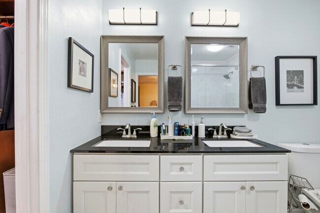 Building Photo - 7477 Baywoods Ln