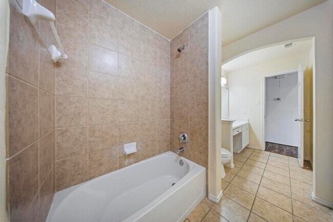 Building Photo - 5015 Bridgecrossing Ct