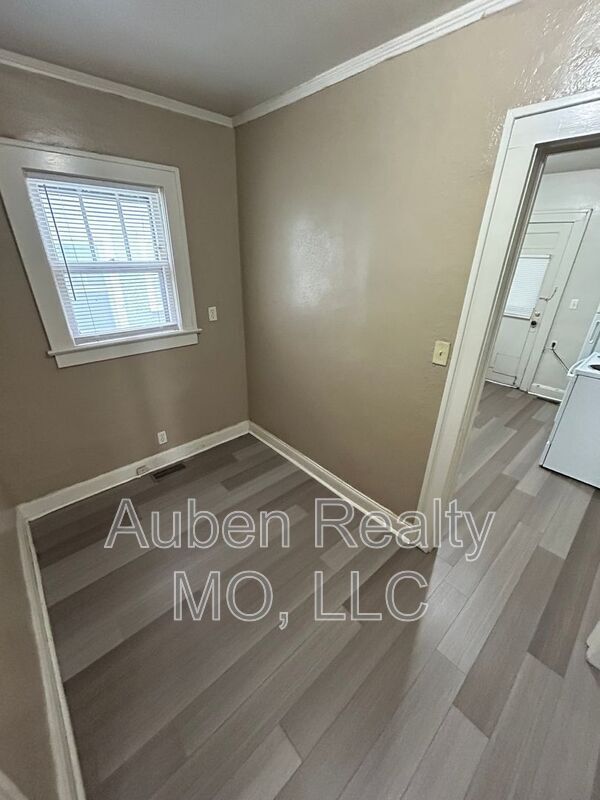 Building Photo - 5303 Charlotte St