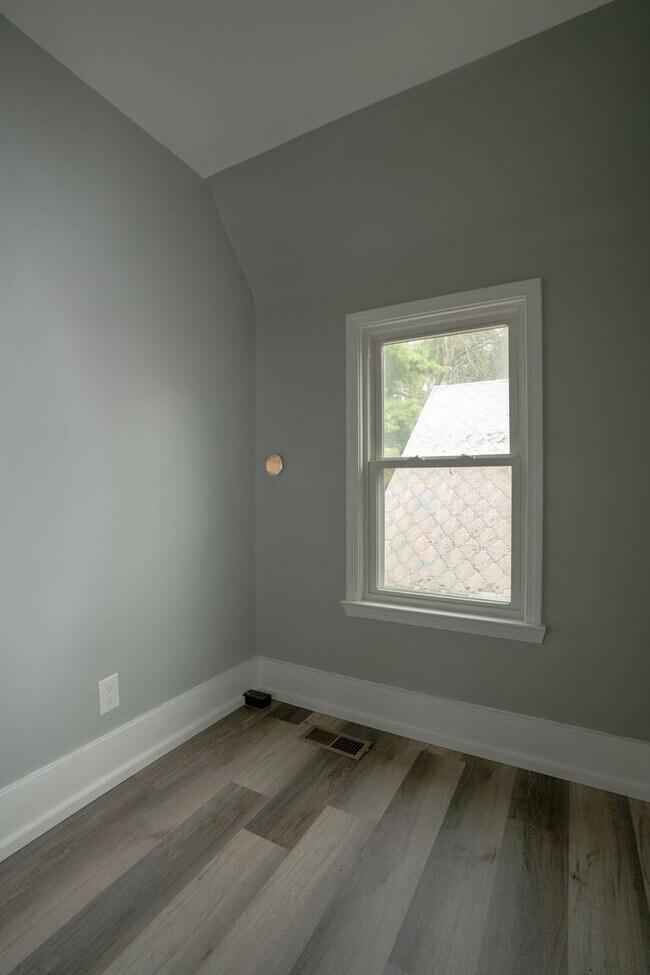 Building Photo - All Utilities Included!!  Freshly Remodele...