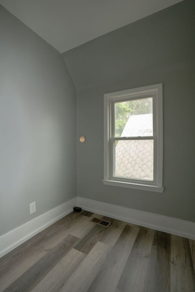 Building Photo - All Utilities Included!!  Freshly Remodeled Upper Unit Duplex.  A must see!!