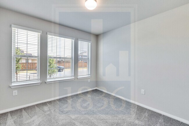Building Photo - 135 Hackberry Ln