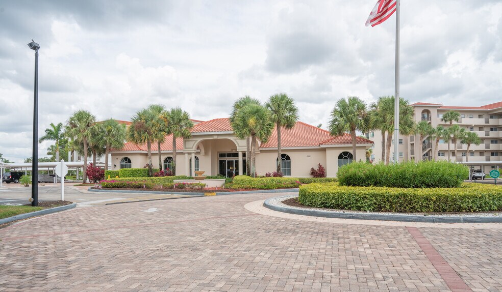 Building Photo - 5 High Point Cir W