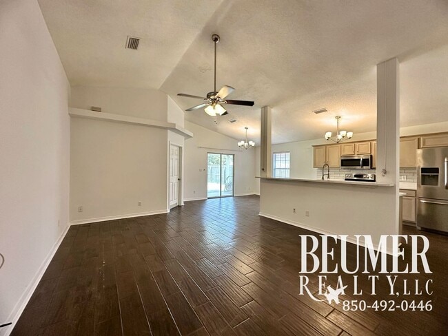 Building Photo - 3 bedroom 2 bath home with Beautiful Backyard