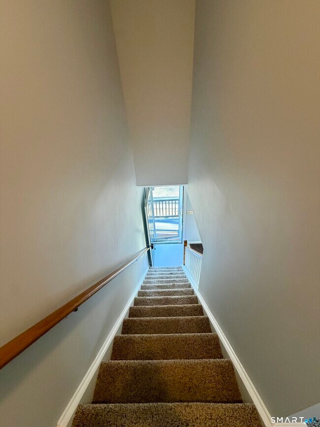 Building Photo - 154 E Main St