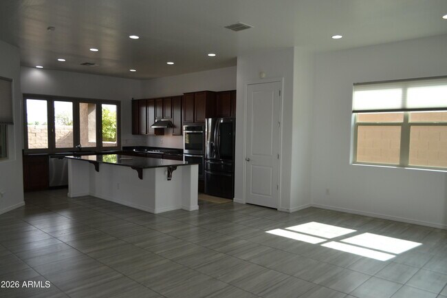Building Photo - 9644 Thatcher Ave