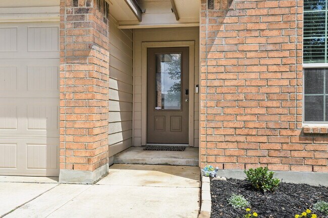 Building Photo - "Charming 3-Bedroom Haven with Granite Elegance in San Antonio!"