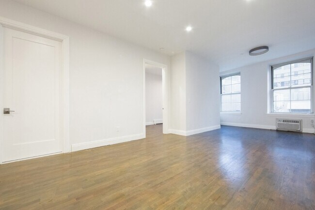 Building Photo - 45 Beekman St