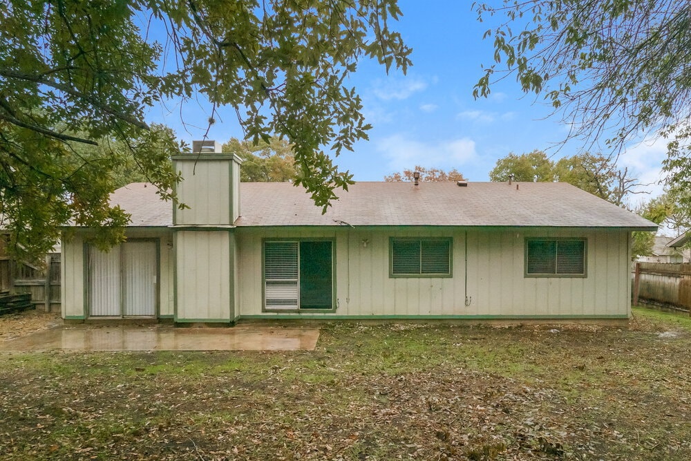 Building Photo - 16327 Ross Oak St