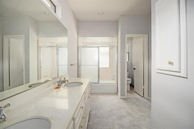 Building Photo - 3323 Village Falls Ct