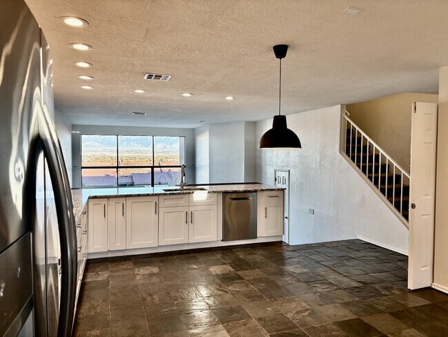 Building Photo - 2700 Vista Grande Dr NW